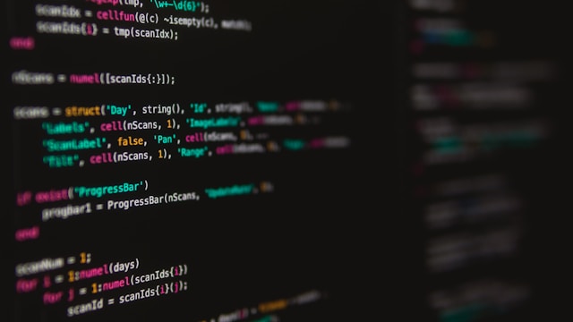computador mostrando codigo
